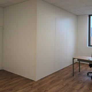 Bureau privé 19 m² 2 postes Coworking Avenue du Valquiou Tremblay-en-France 93290 - photo 1